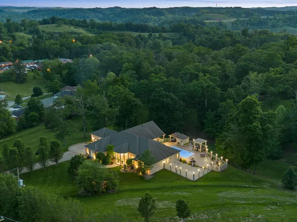9215 Oak Hill Dr, Ashland, KY 41102