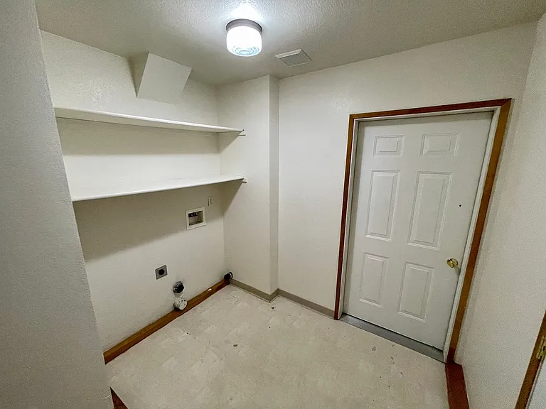 5631 N Hills Dr — Photo 36