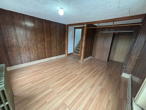 5th image of 528 W Wyoming St