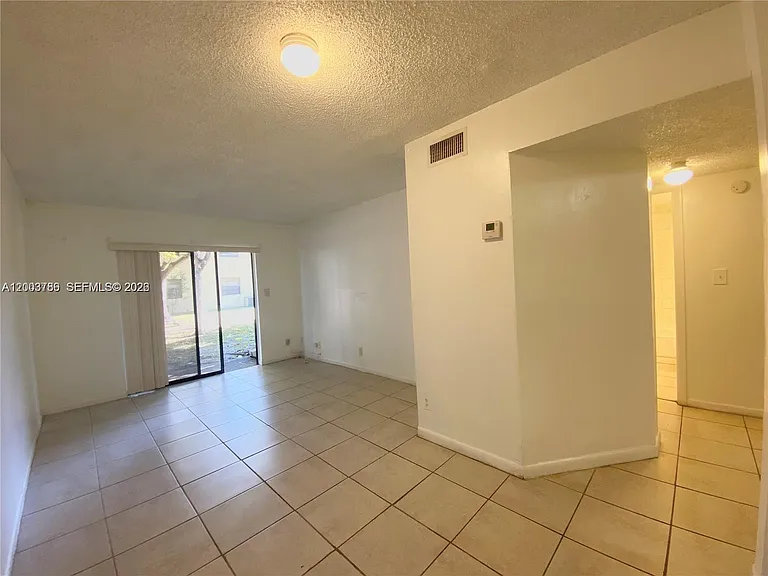 4033 Lakeside Dr #4033 — Photo 8