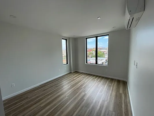 Rented by Plaza Realty | media 4