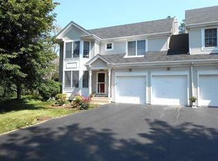 2102 Foxfield Rd, St Charles, IL 60174