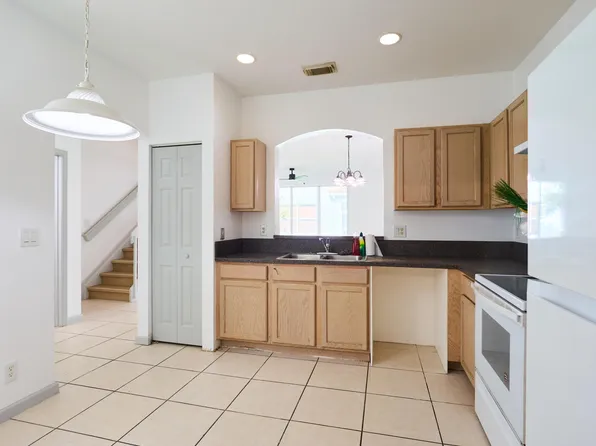 2052 Oakhurst Way, Riviera Beach, FL 33404