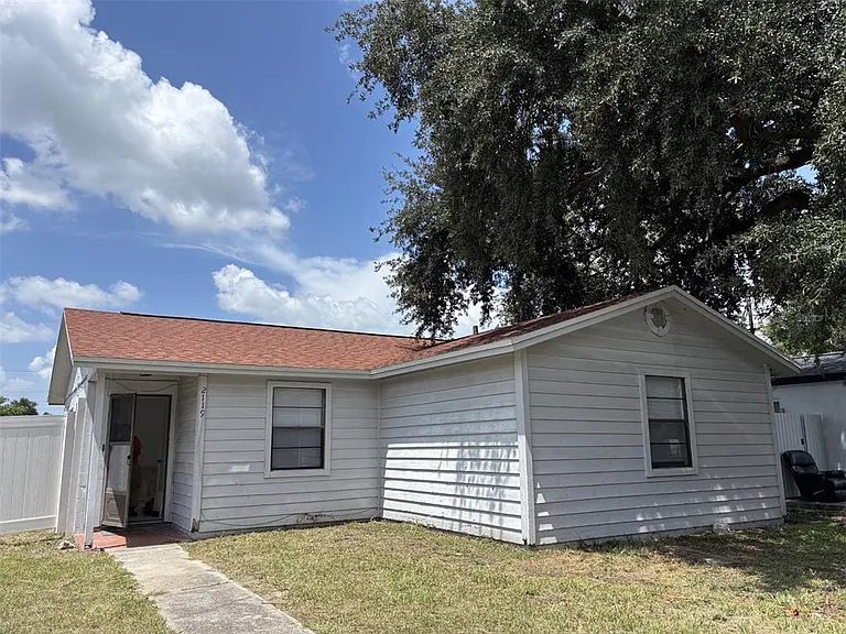 2119 W Okaloosa Ave — Photo 1