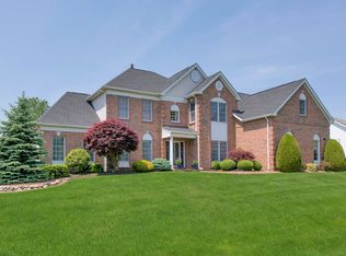 141 Round Hill Dr, Freehold, NJ