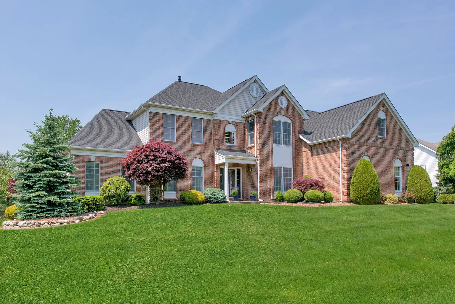 141 Round Hill Dr photo 1