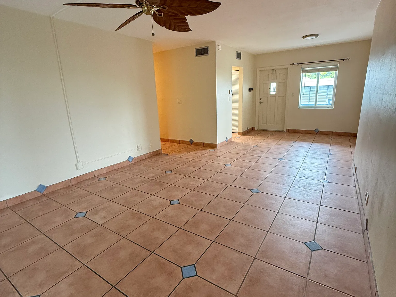 2 bed, 1060 sqft, $2,400 — Photo 2