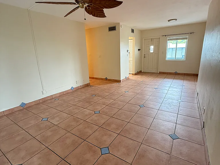 1535 SE 15th St #303 — Photo 2
