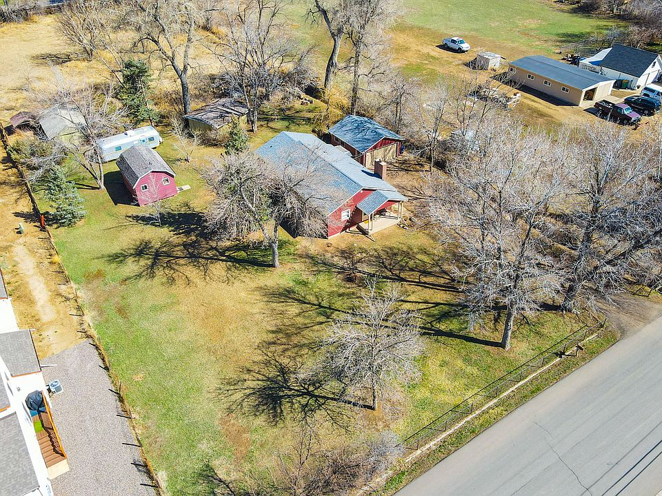 Property goes all the way to back fencing!