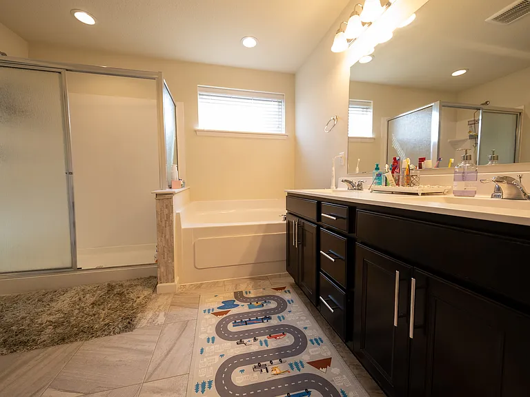 5595 Queensland Ln N — Photo 15