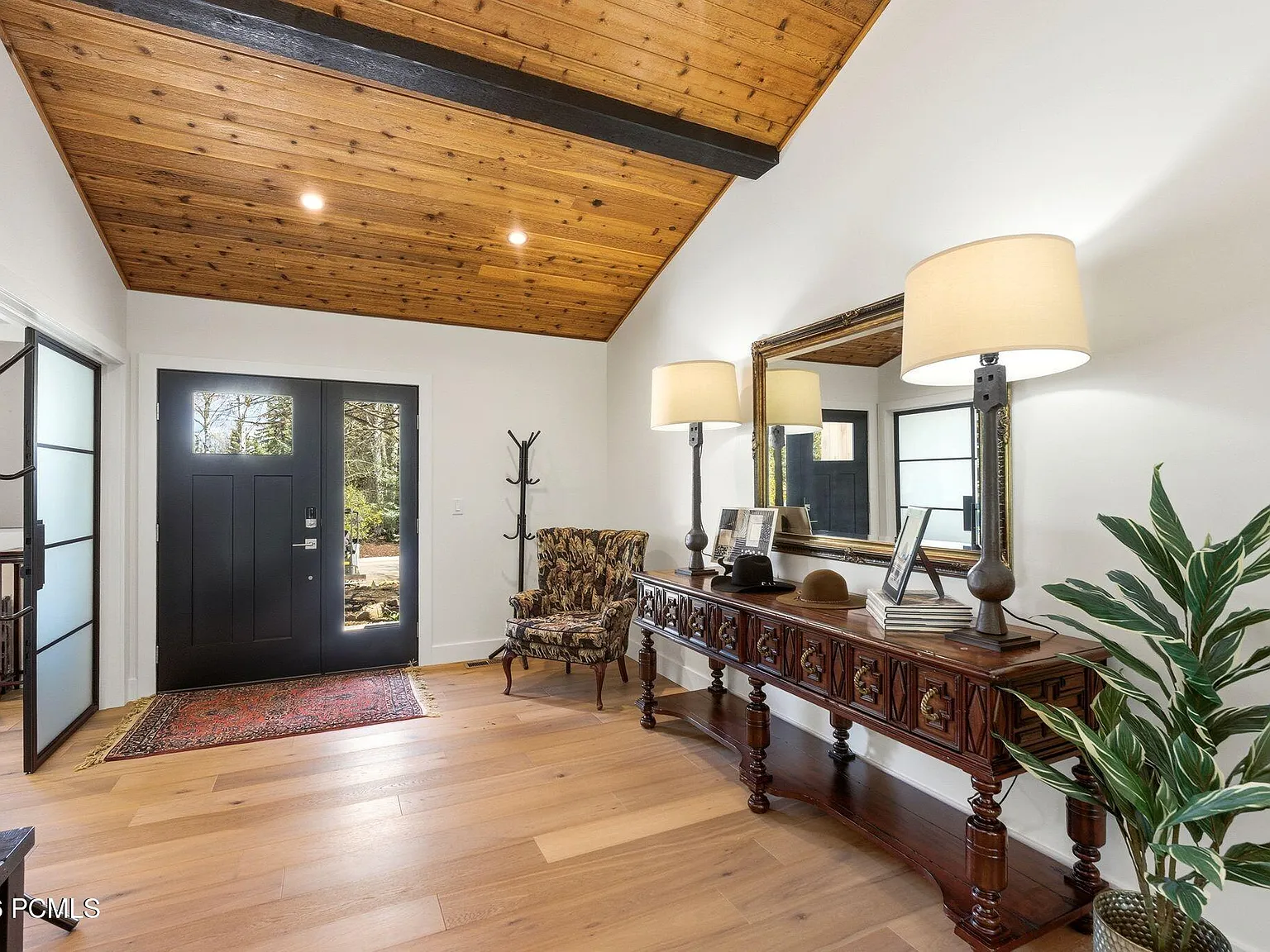 5 bed, 7.0 bath, 4400 sqft, $12,000 — Photo 2