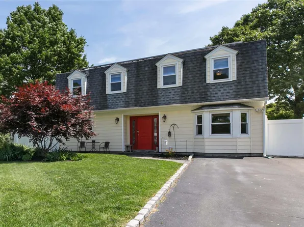 121 Cirrus Road, Holbrook, NY 11741