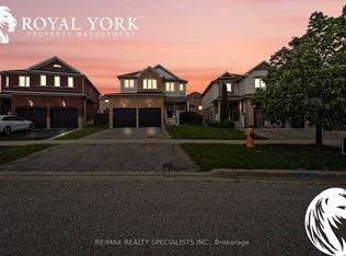 91 Laprade Sq #2, Clarington, ON L1C 0C9