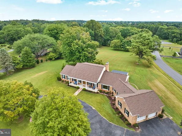 4607 Angus Dr, Gainesville, VA 20155