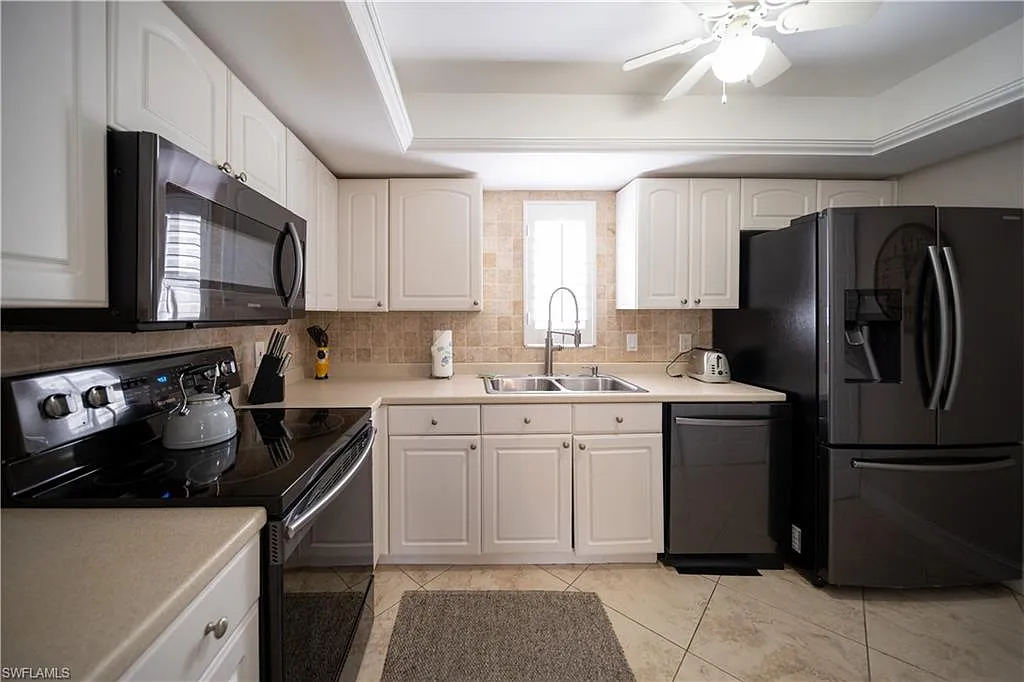 3 bed, 2.0 bath, 1660 sqft, $3,300 — Photo 3