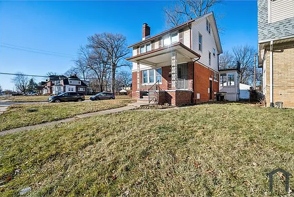 4 bed, 2322 sqft, $1,600 — Photo 2
