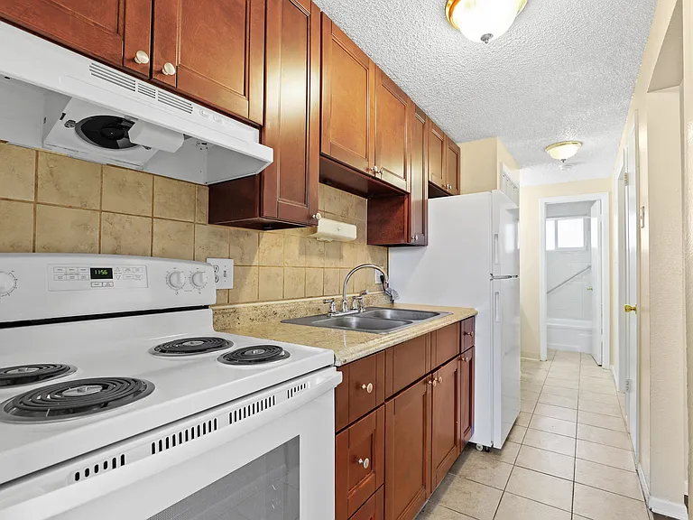 Fox Street Apartments — Photo 15