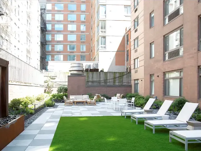 311 W 50th St #5S — Photo 9