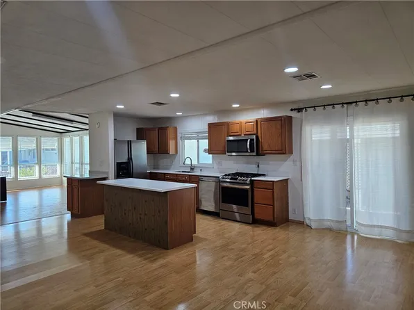 14055 Lake View Dr, La Mirada, CA 90638