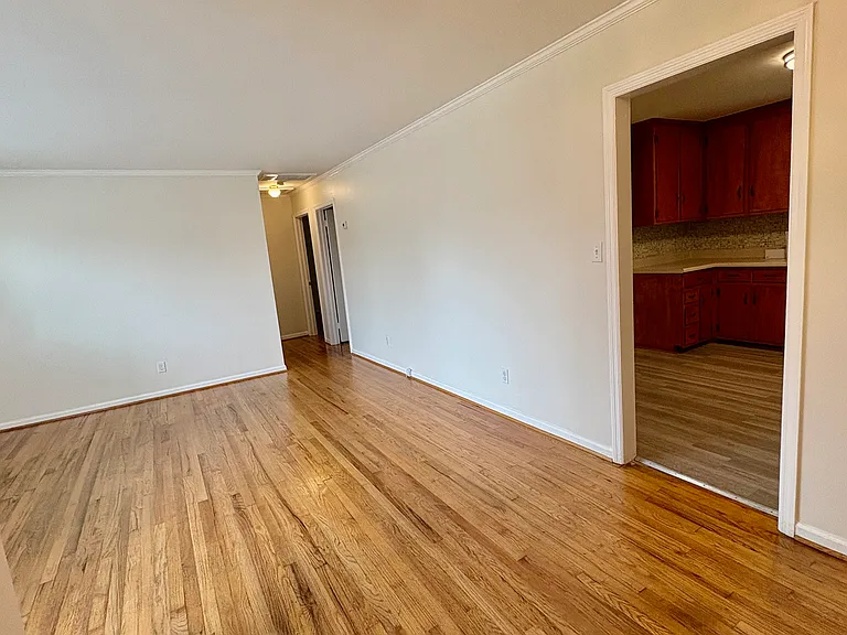 903 Homestead Ave — Photo 6