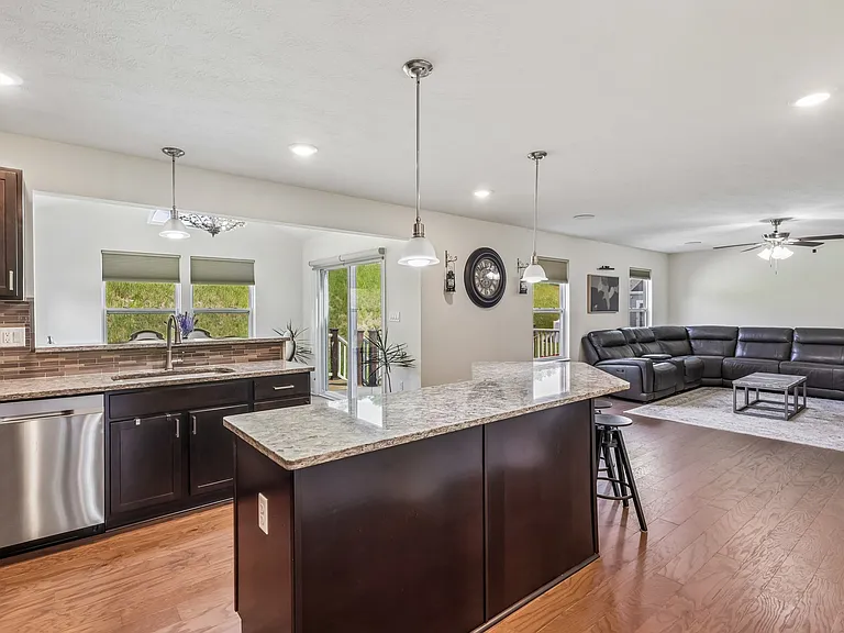 1105 Deerfield Dr — Photo 15