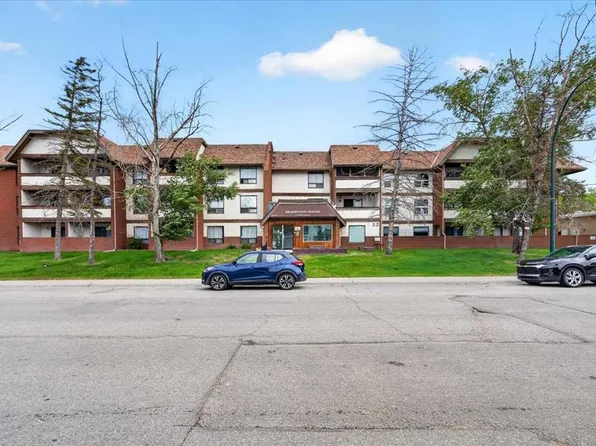 1712 W 38th St SE #203, Calgary, AB T2A 1H1
