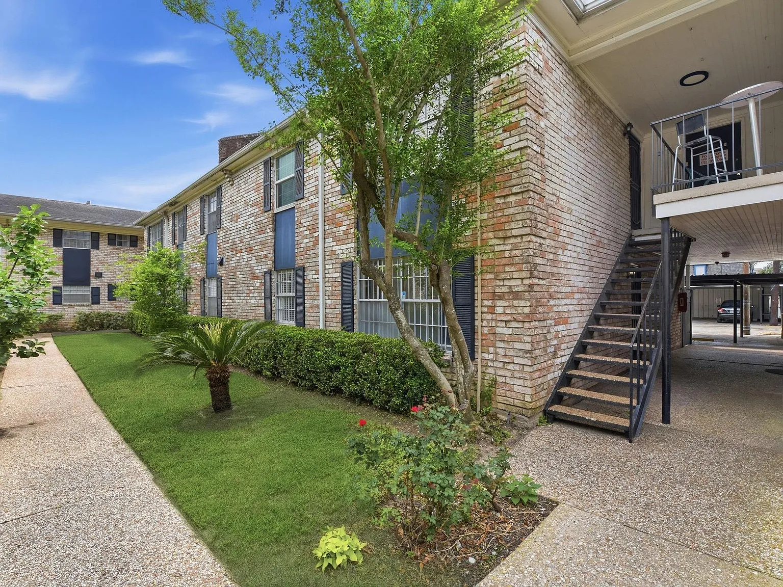 2 bed, 2.0 bath, 989 sqft, $1,500 — Photo 3