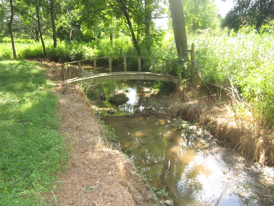 2nd image of 180 Heritage Rd N