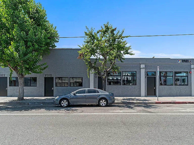 1901 S Pacific Ave — Photo 4