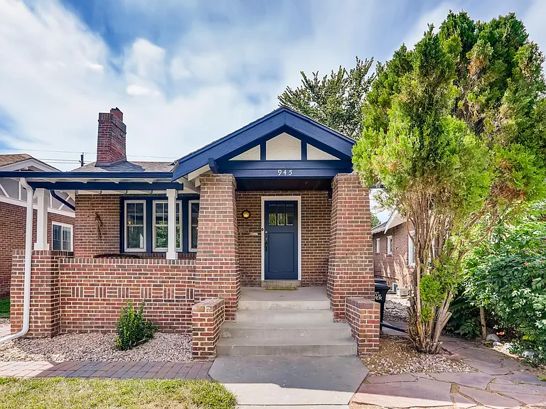 945 N Harrison St — Photo 1