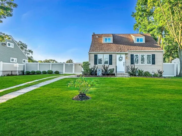 45 Satinwood Street, Central Islip, NY 11722