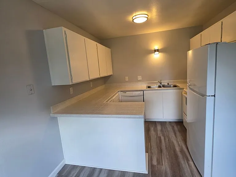 716 Ballantyne St — Photo 3