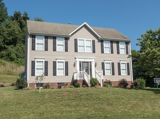 2501 Fountain Ln, Vinton, VA 24179