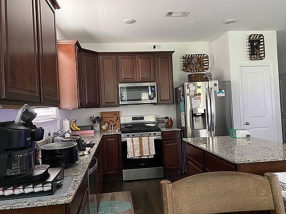 4th image of 334 Appaloosa Dr