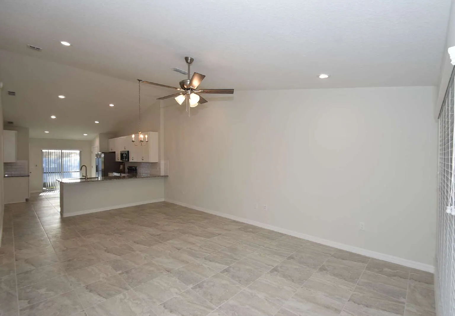 4 bed, 3.0 bath, 1610 sqft, $2,000 — Photo 4