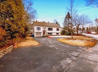 71 Willowdale Ave, Tyngsboro, MA 01879