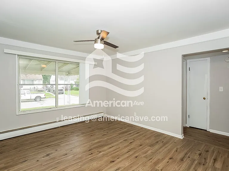 614184_004_wm_-_living_room_13139101.jpg