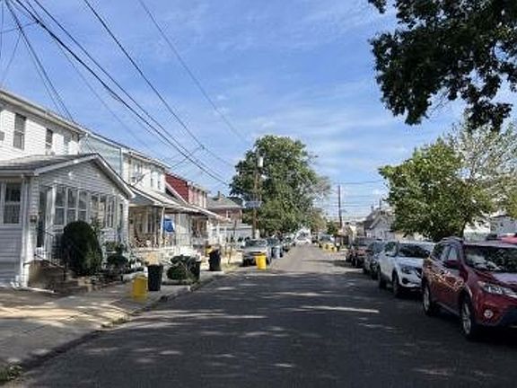 Exterior Neighborhood (street photo)