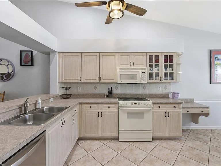 5778 Greenwood Cir — Photo 10
