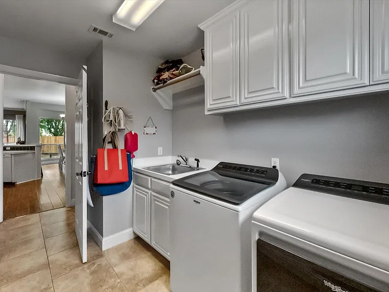 3 Savoy Ct — Photo 34