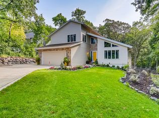 2401 Cherrywood Rd, Minnetonka, MN 55305