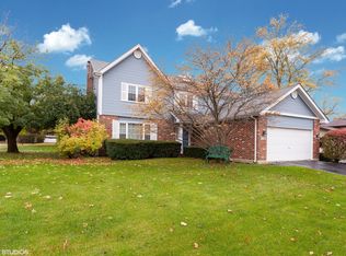 365 Mayfair Dr, Aurora, IL 60504