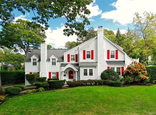 60 Thayer Rd, Manhasset, NY 11030