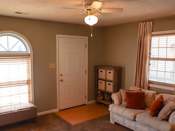 5th image of 872 E Sherwood Hills Dr