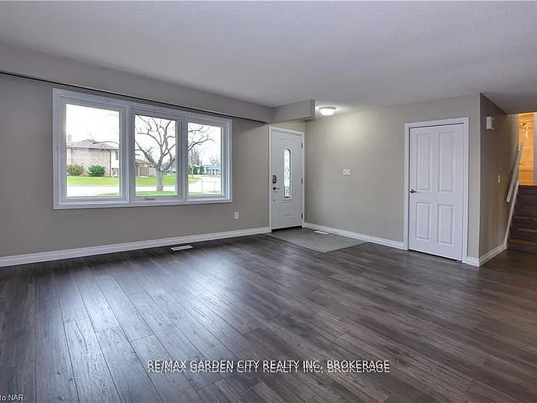 49 Bendingroad Cres #MAIN — Photo 3