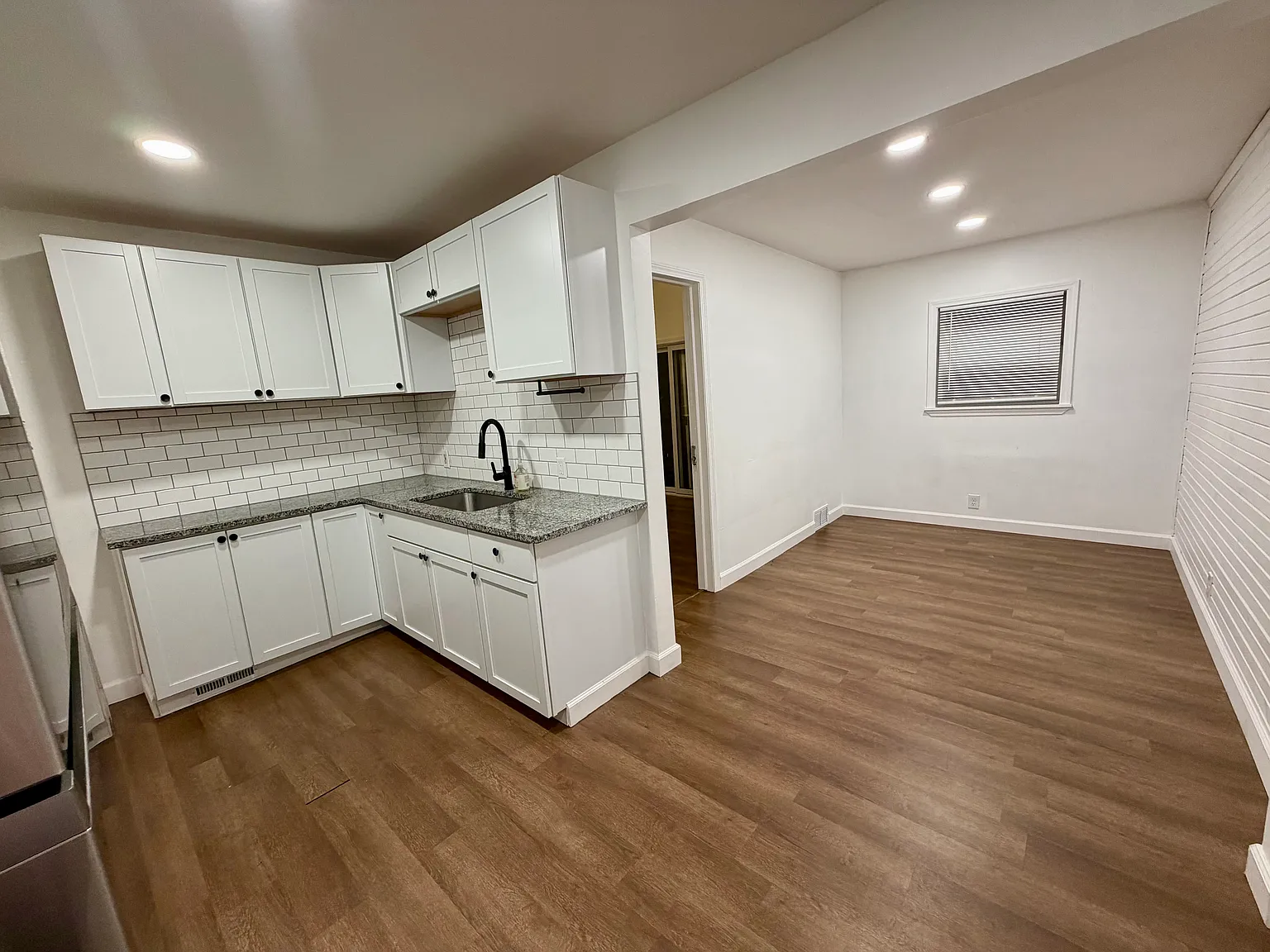 3 bed, 1042 sqft, $2,100 — Photo 3