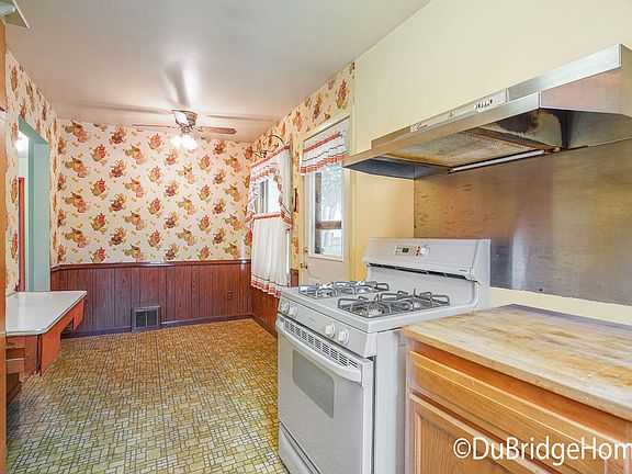 5th image of 321 Thurston St SW