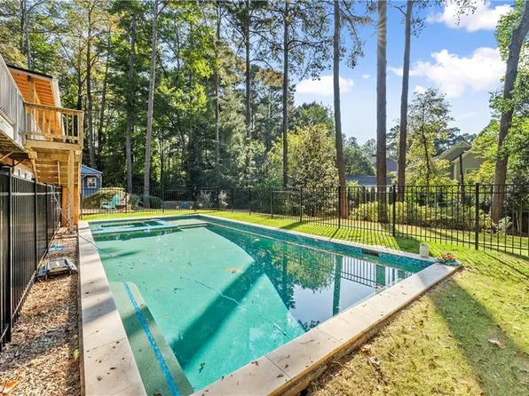 1495 Spalding Dr, Sandy Springs, GA 30350