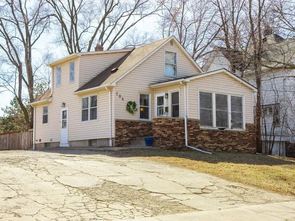 104 Arion St W, West Saint Paul, MN 55118