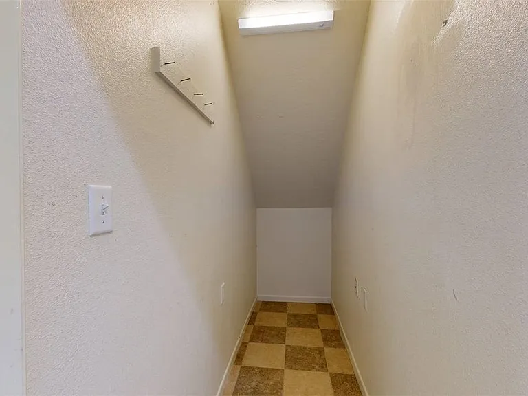 1724 Boardwalk Ct — Photo 36